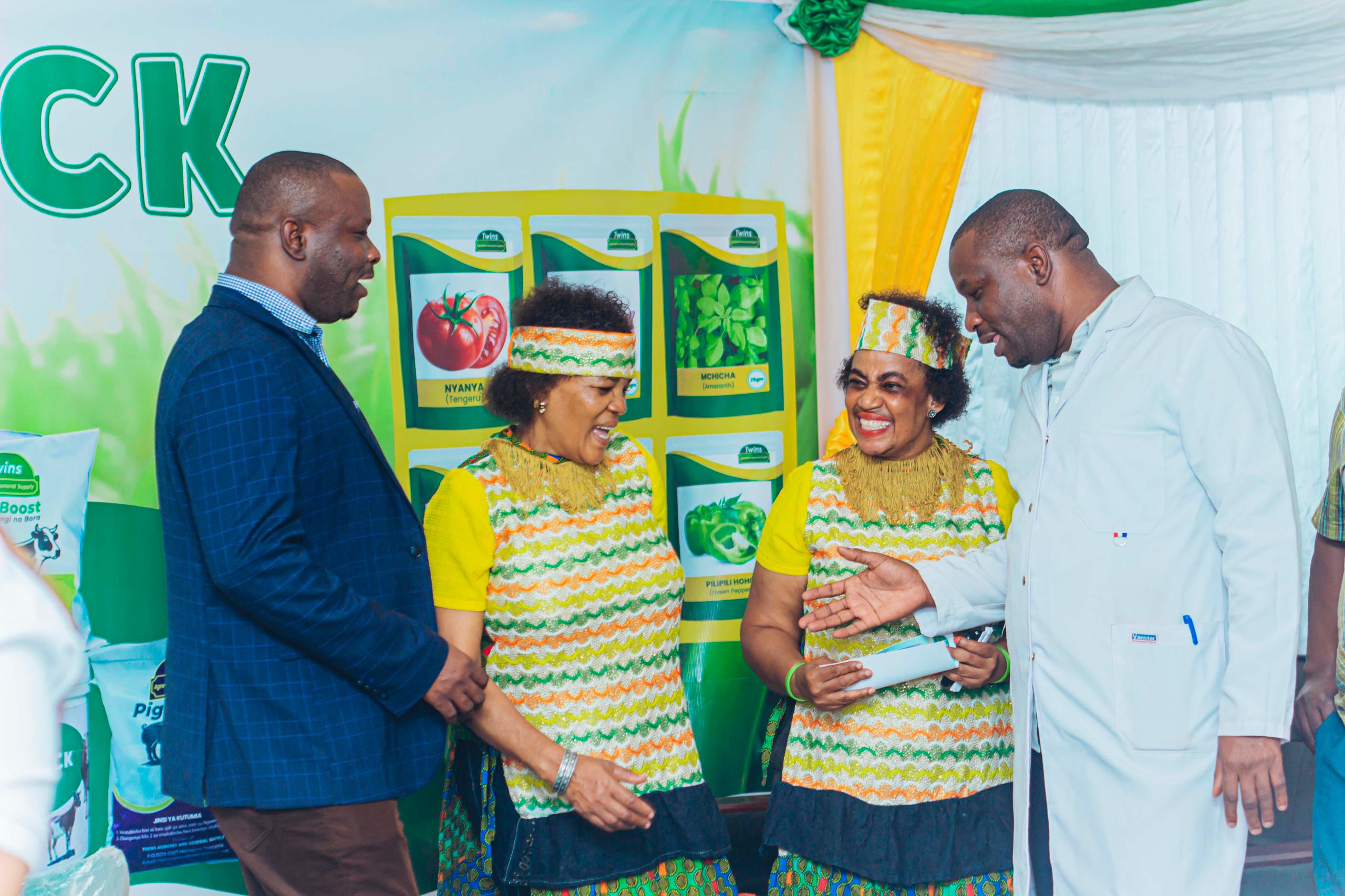 Twins wamekutanishwa ndani ya Twins Agrovet, maonyesho ya NANE NANE